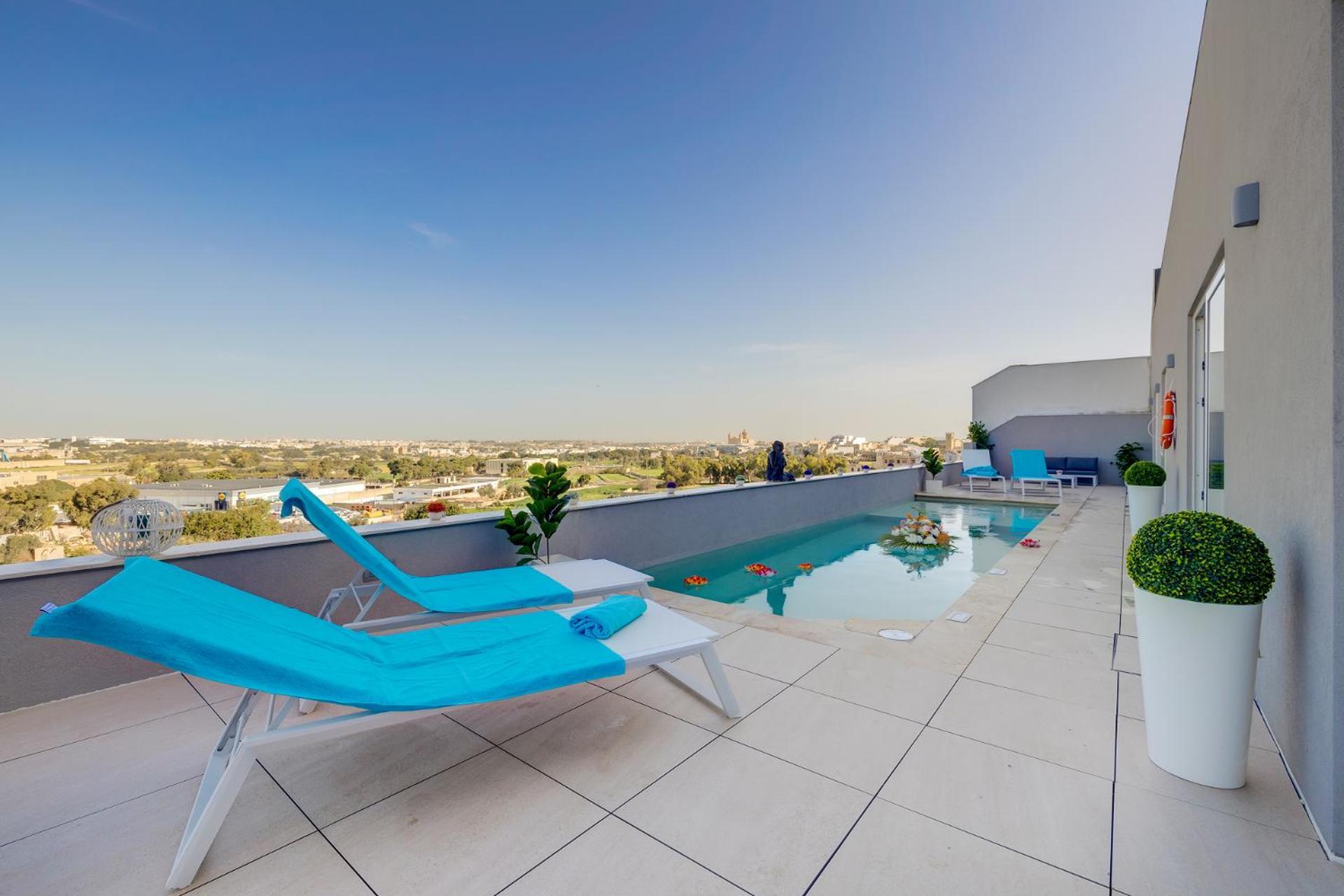 Salmar Court With Pool *