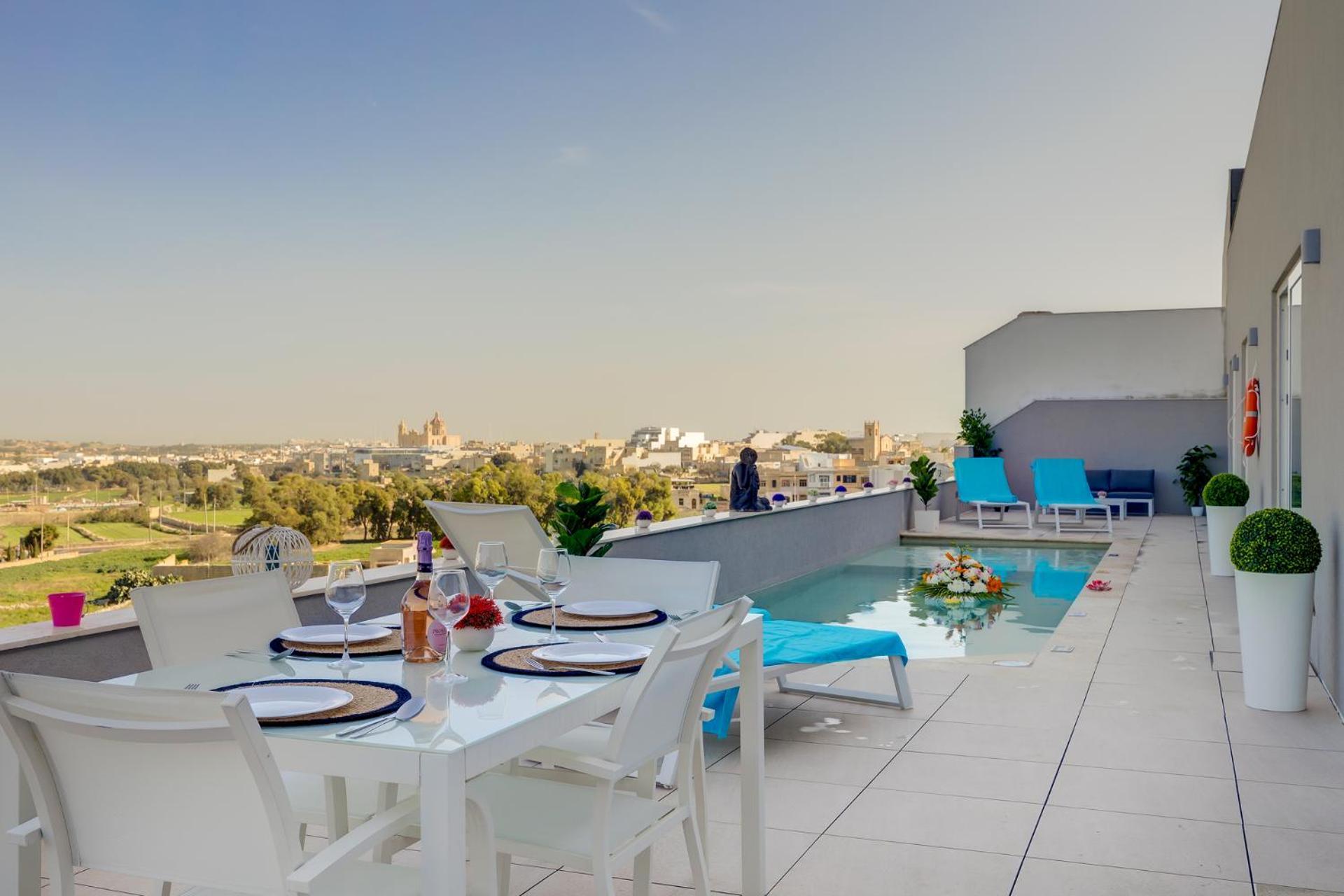 Salmar Court With Pool *