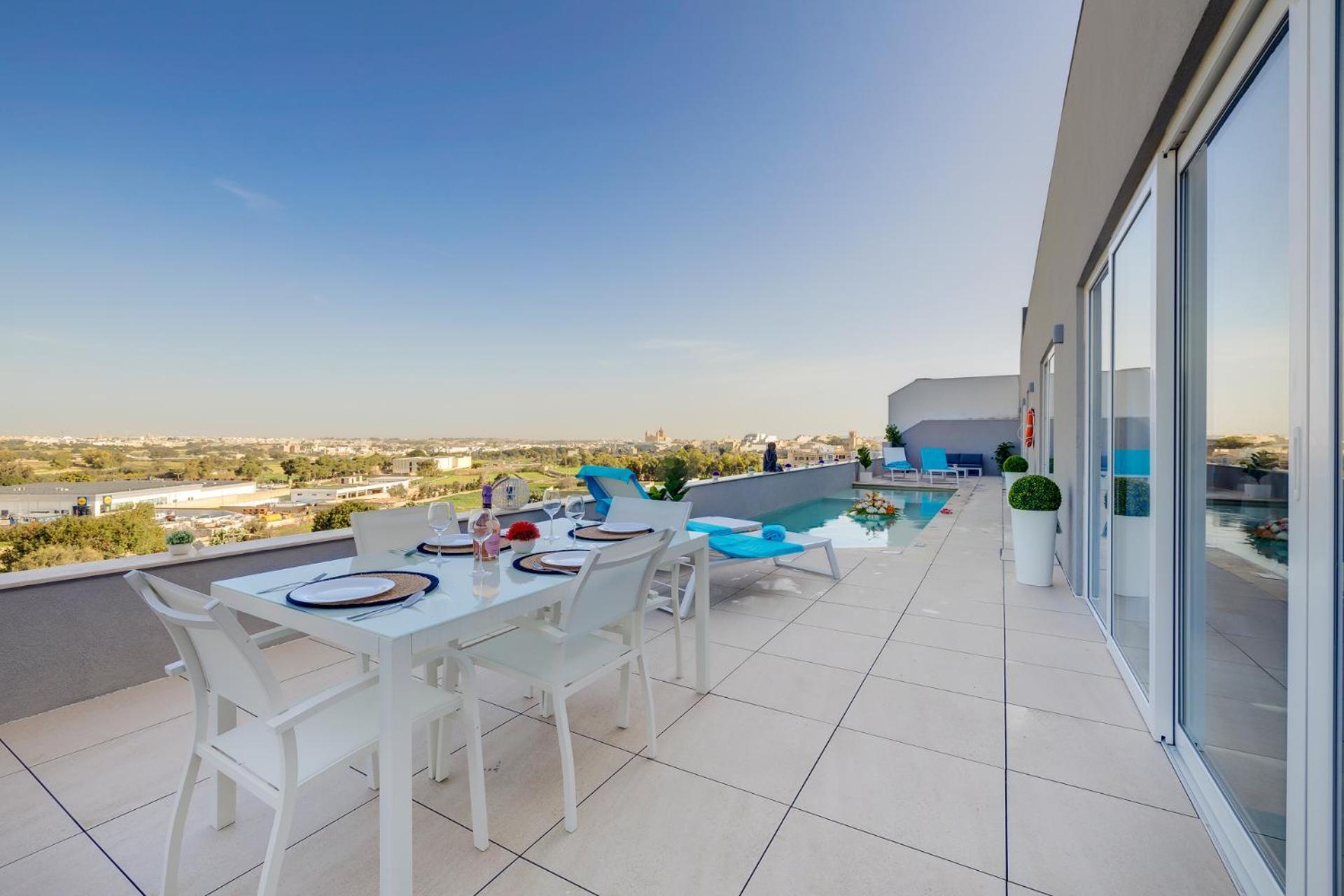Salmar Court With Pool